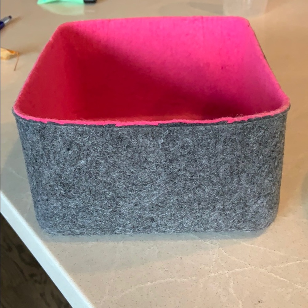 ✏️ Pink and gray felt container ✏️